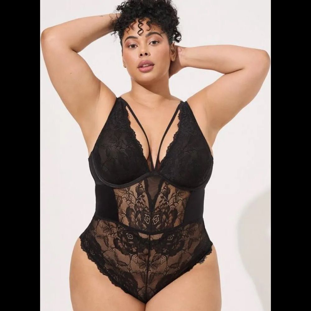 TORRID Satin And Lace Retro Plunge Bodysuit black Size 0 NWT s